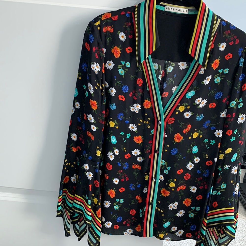 ❤️Alice  + Olivia Floral Bell Sleeve NWOT - Picture 9 of 12
